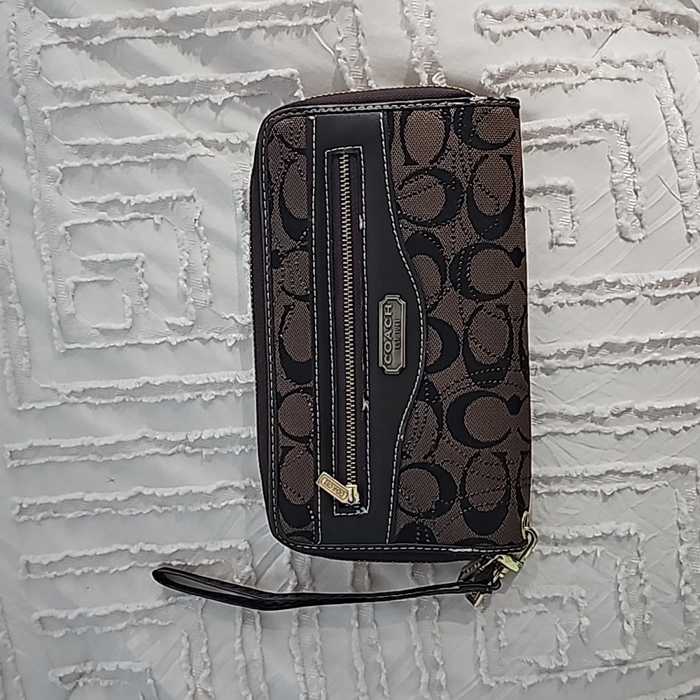 Coach wristlet wallet
